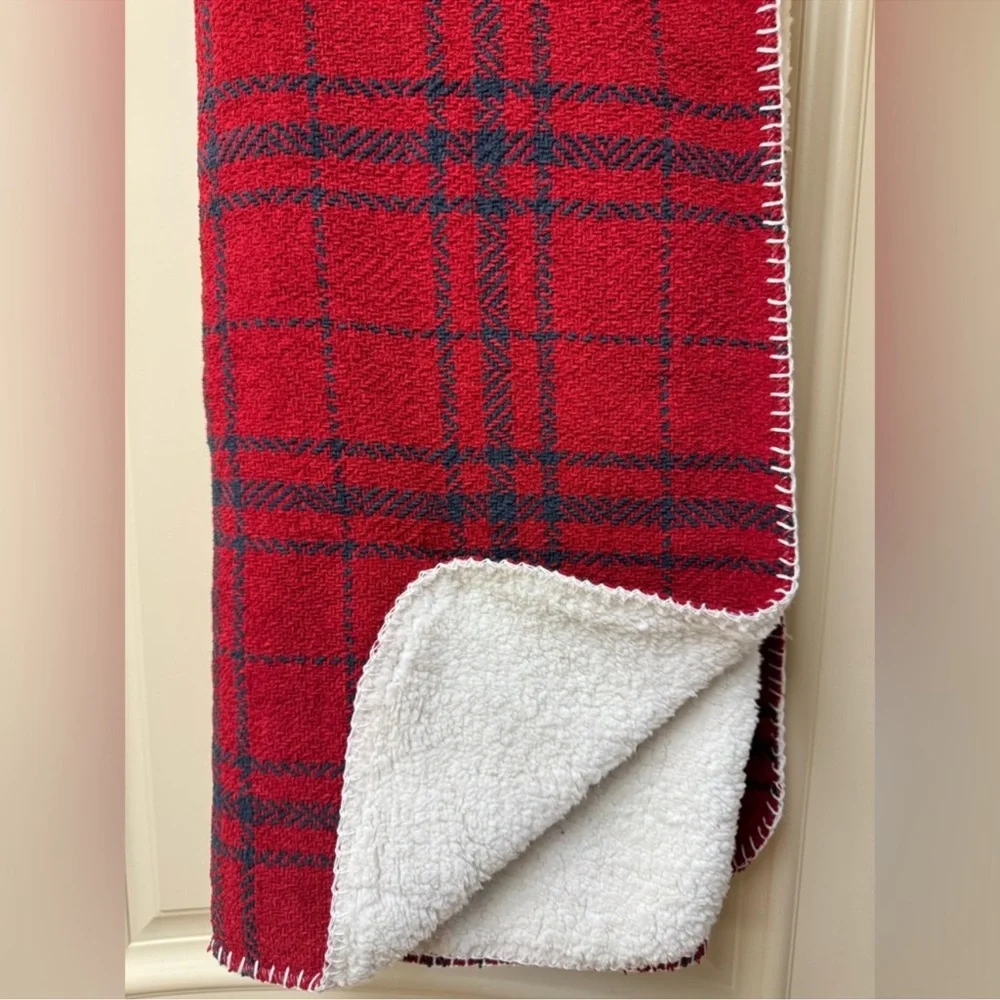 🚨MAKE AN OFFER🚨 Aspen Home Plaid Decorative Throw Blanket
